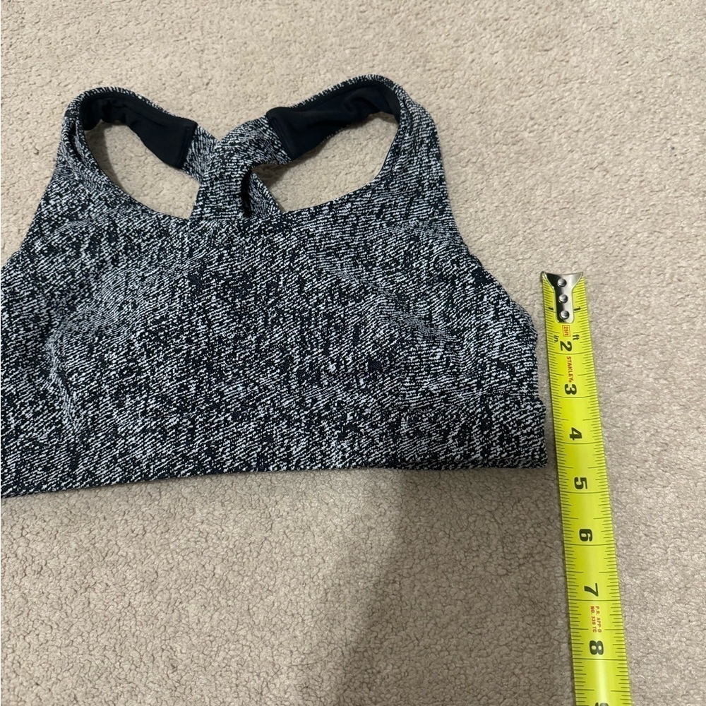 Lululemon run on bra size 6 euc - Picture 4 of 5